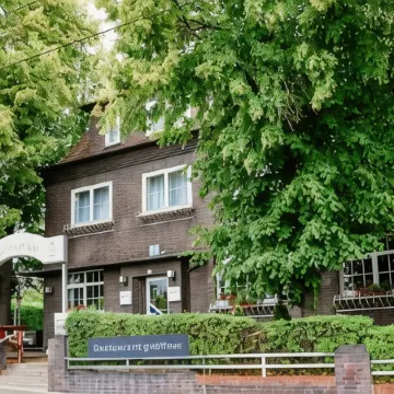 Hotel Gartenstadt Erfurt Отели рядом с достопримечательностью «Район Андреасфиртель»