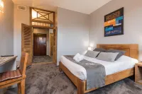 Hotel Restaurant Spa Disini Montpellier Est, The Originals Relais Hotels in Lunel-Viel