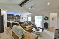 King Bed - Country Modern Farmhouse Abilene - Sleeps 18 close to Dyess AFB