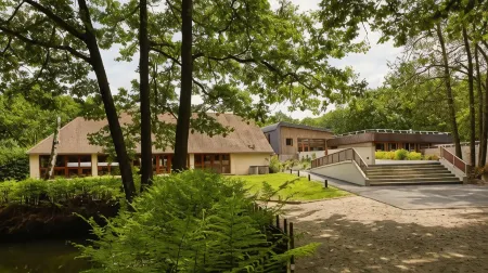 Hôtel Centre Port-Royal Отели рядом с достопримечательностью «Parc de l'abbaye des Vaux de Cernay»