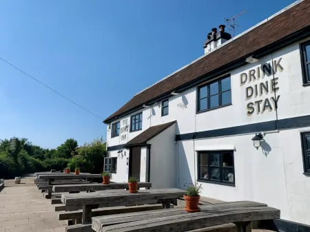 The Bowl Inn Отели рядом с достопримечательностью «St Peter & St Paul Church»
