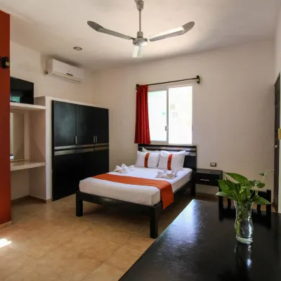 Gayser Apartamentos Hotels near فالادوليد