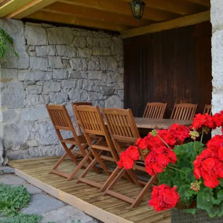 4-star apartment in a magnificent Savoyard chalet - 50 m from the slopes