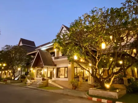 Suansin Lanna Hotel Отели рядом с достопримечательностью «Shrine of King Taksin the Great»
