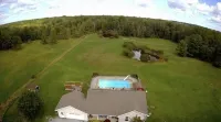 40 Acre Vacation Rental Cottage with Swimming Pool in Niagara Hotels near Wyldewood Beach