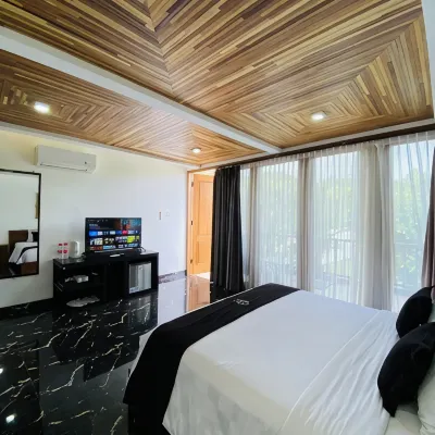 Drini Hills Hotels near Kukup Beach