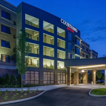 Courtyard Pittsburgh North/Cranberry Woods Отели в г. Зелиенопл