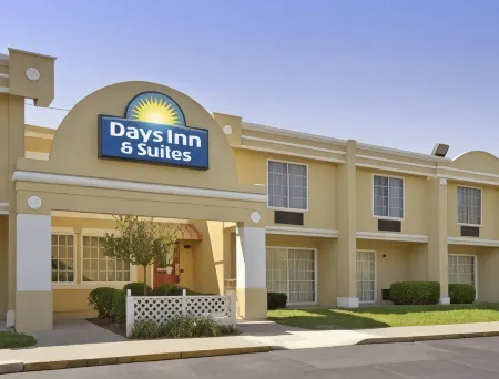 Days Inn & Suites by Wyndham Lexington