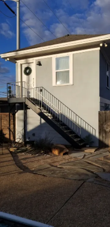 Poolhouse studio, historic neighborhood