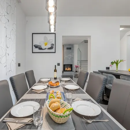Villa D Pula 3-Bedrooms Luxury Accomodation