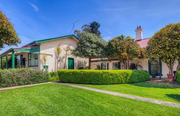 戴爾斯福特中央汽車旅館