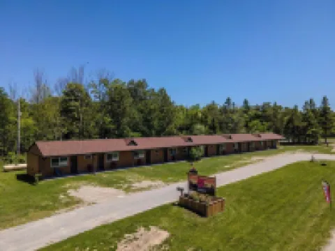 The Inn at Shady Pines Hotels in Moran Township