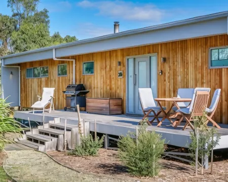 Bruny Island Escapes and Hotel Bruny Hotels in Alonnah