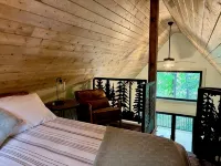 Luxury Treehouse with Large Deck - Homestays
