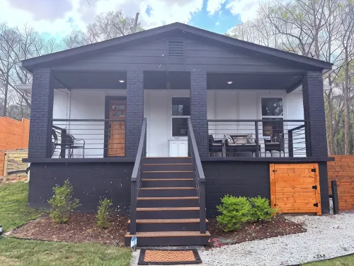 LoveJones Bungalow-Luxury decor, Large deck & backyard, Office, 2 fireplaces - Bungalow