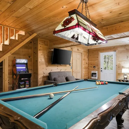 Dog-Friendly! Secluded Cabin! Only 10 Mins to Downtown! Hot Tub & Game Room