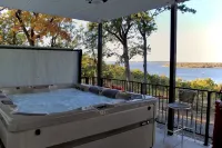 Lakefront Luxury on Lake EufaulaPrivate Gated Retreat — Sleeps 12 - Homestays