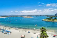 Beach Front Home, Hot Tub, View, Parking! - Apartemen