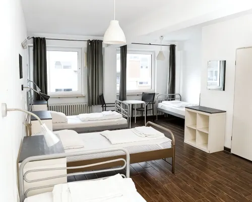 Station - Hostel for Backpackers Отели рядом с достопримечательностью «Полль»