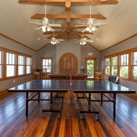 Lakeside Clemson Condo With 4K/Surround Sound/Xbox/Coffee Bar/Private Bathrooms