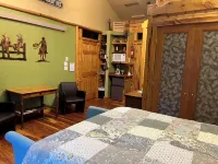 Mountain Peaks Inn, GREEN MOUNTAIN SUITE, Downtown Hill City