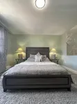 TOWNHOUSE🏠5BR/2BATH/2 FLOORS/ FREE PARKING/BBQ 🤩