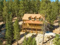 Three level cabin with Hot Tub Hotels in Kane County