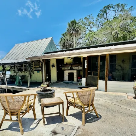Old Florida Bungalow on a Tranquil Gulf Island Perfect for Couples or Anglers