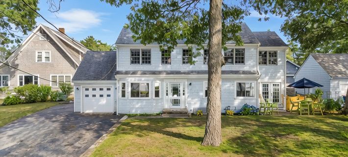 Beautiful waterfront property and steps away from multiple beaches Hoteles en Wareham