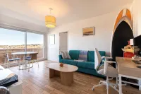 Premium oceanfront apartment. Ideal for couples or small families.