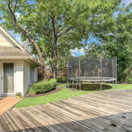 Accessible Home Walking Distance to the Medical Center and Rice University