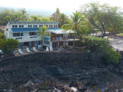 Kona OCEANFRONT PVT Home ~ Sleeps 8+, Hot Tub, 2 min walk to Magic Sands Beach