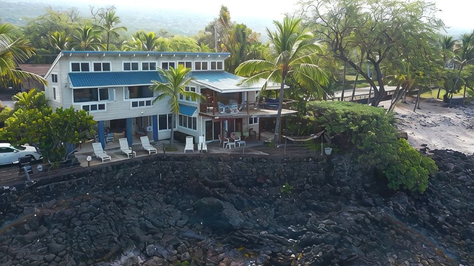 Kona OCEANFRONT PVT Home ~ Sleeps 8+, Hot Tub, 2 min walk to Magic Sands Beach
