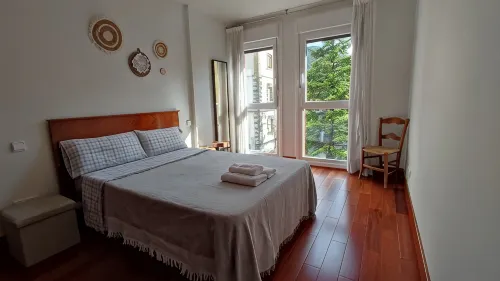 Charming, with views, comfortable and centrally located. Close to the river and the National Park. - Homestays