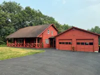 Country style log cabin on private 4 acres lot minutes from downtown Saratoga - Wi-Fi