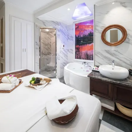 Monarque Hotel Danang