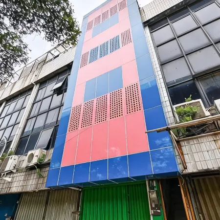 Queen Residence Ancol RedPartner Отели рядом с достопримечательностью «Площадь Фатахилла»
