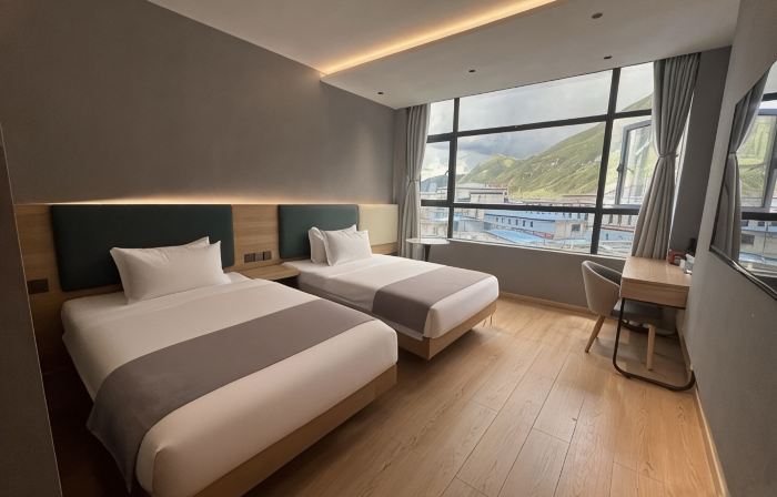 Huayi Business Hotel