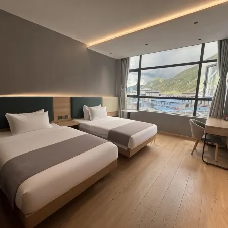 Huayi Business Hotel
