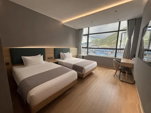 Huayi Business Hotel
