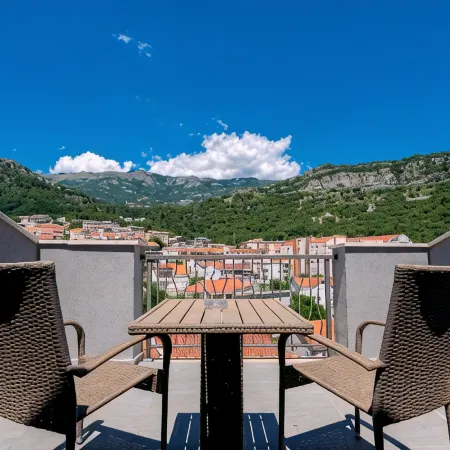 Rooftop Apartments & Rooms