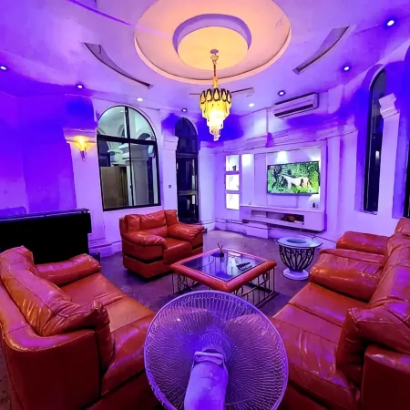 Purple Lavender Court Apartment