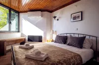 Blue Lake House - Stunning Views, Pool, Sauna and Gym - Vila