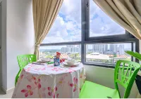 Cozy Retreat with Unique Skyline View #TA1