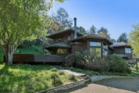 Romantic Lodge in Point Reyes-Inverness: Picturesque Retreat - 4-Star