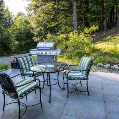 Charming and quiet rental 3 miles from the Mt. Mansfield skiing area Hotel Exterior