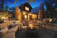 Riverside Luxury Retreat - Hot Tub, Fire Pit, Games & Mesmerizing Views - 4-Star