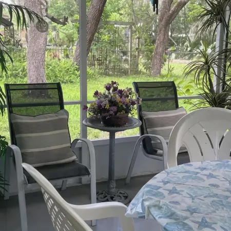 Warm and Cozy Home in Quiet Neighborhood!! LLC