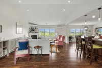 Bay Shore Country Home - Elegant and spacious home with beautiful water views