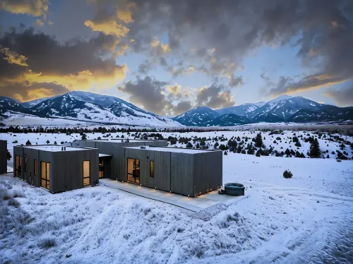 Yellowstone Valley / Hot Tub, Fireplace, Mountain View